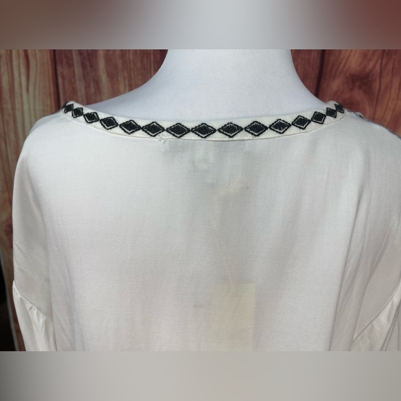 C&C California white and blue floral embroidery boho flowy women’s blouse 1X - Picture 6 of 17